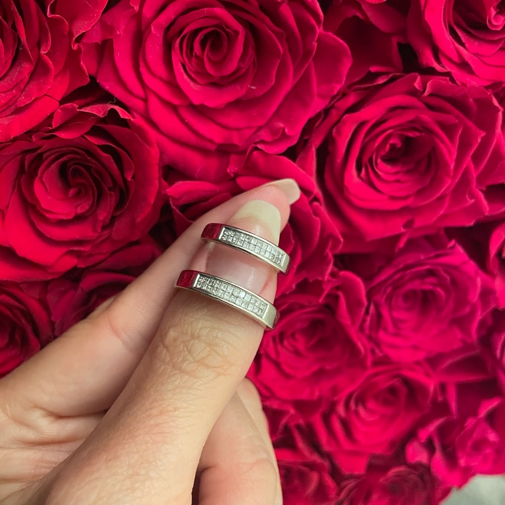 His and her wedding band set